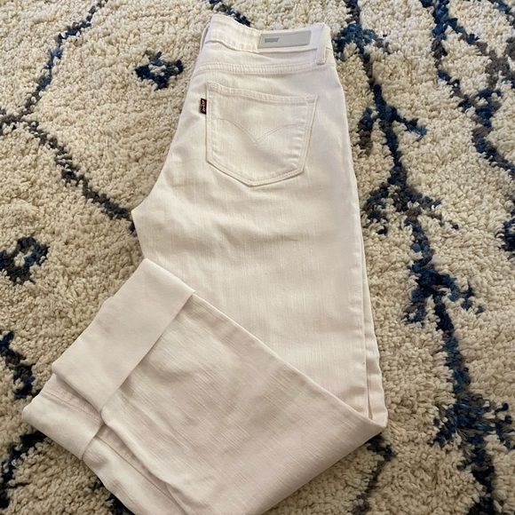 White Levi Jeans🤍 - Picture 2 of 5
